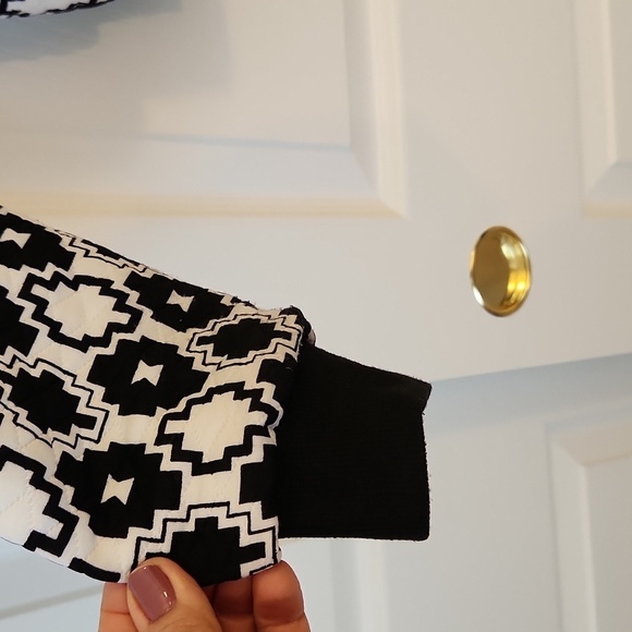 Iris Los Angeles Black White Geoprint Bomber Jacket     Size M - Picture 4 of 10